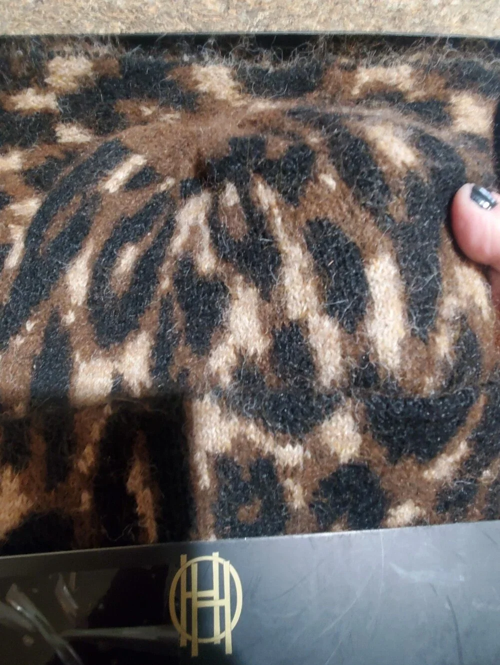 HOUSE OF HARLOW 1960 NEW IN BOX HAT SCARF SET. ANIMAL PRINT. WOOL BLEND